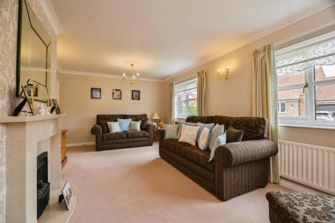 5 bed Bungalow for sale Image 6