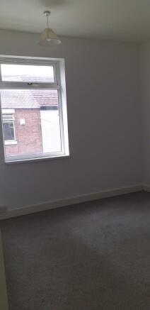 2 bed Terraced to rent Image 5