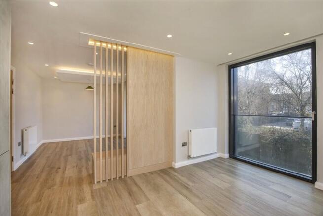 2 bed Apartment to rent Image 10