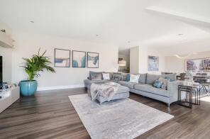 Flat 6, 107 Spencer Court, Bunns Lane, Mill Hill, London NW7 2BF