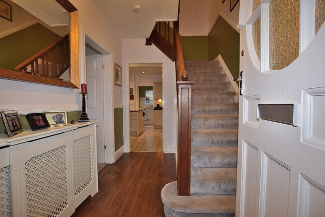 4 bed Semi-Detached for sale Image 4
