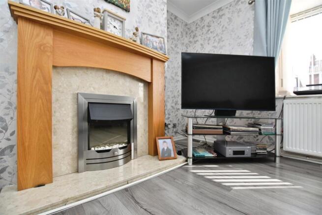 5 bed Detached for sale Image 5
