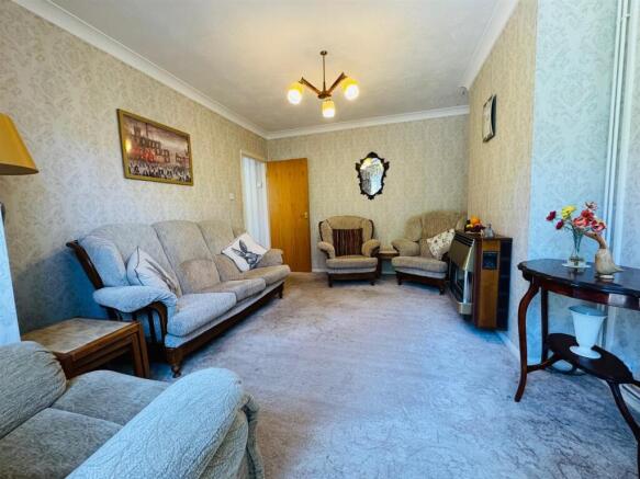 LOUNGE: