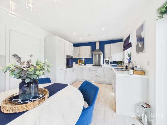 3 bed Detached for sale Image 4
