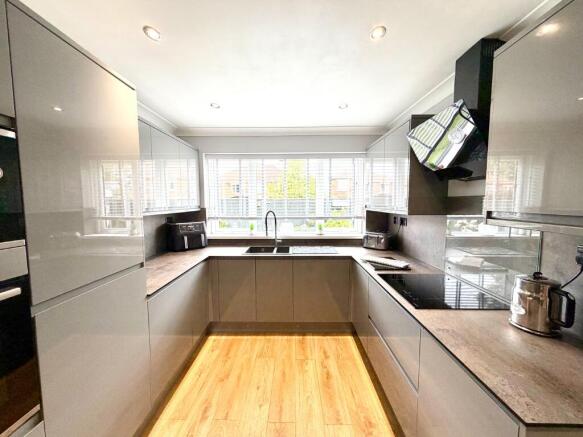 2 bed Semi-Detached Bungalow for sale Image 6