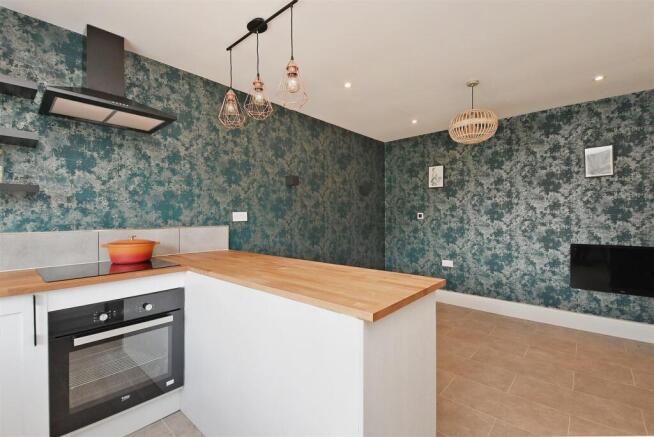 2 bed Apartment for sale Image 5