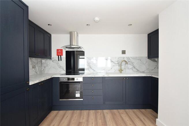 2 bed Apartment to rent Image 5
