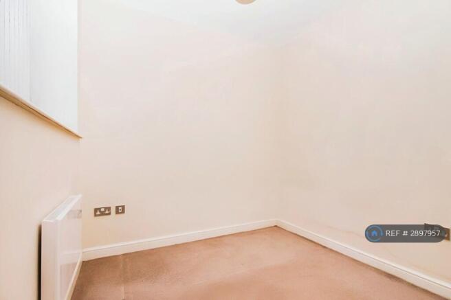 2 bed Flat to rent Image 5