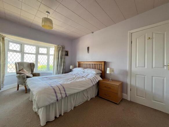 4 bed Semi-Detached for sale Image 4