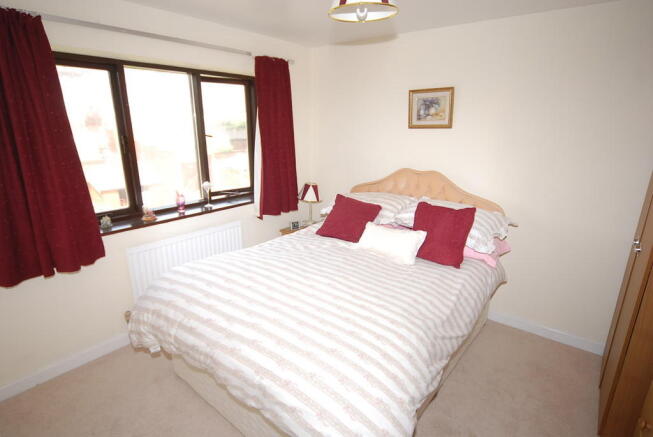BEDROOM 2
