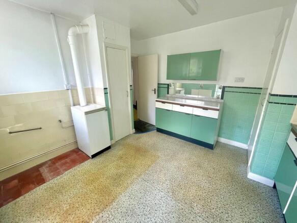 17 Cheam Road Kit...