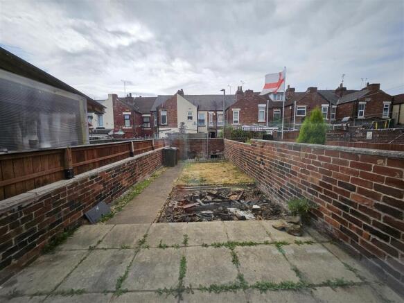 2 bed Terraced to rent Image 10