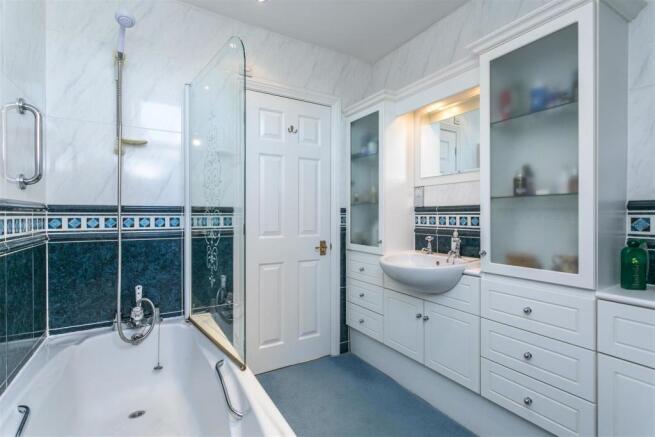 BATHROOM a.jpg