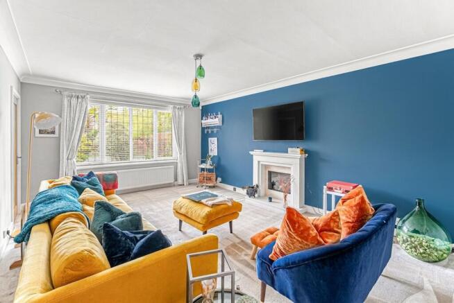 5 bed Detached for sale Image 6
