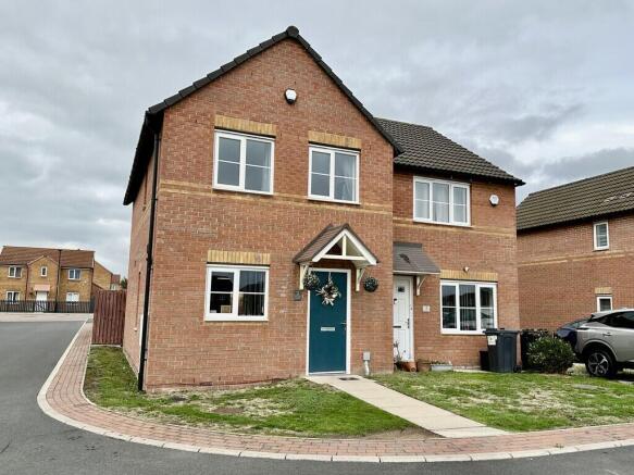 3-bed semi-detached on Fenton Close, Stainforth, Doncaster, £150,000