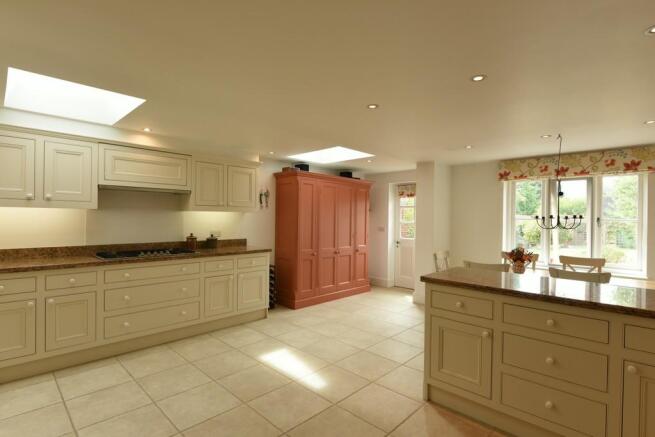 Kitchen/Breakfast...