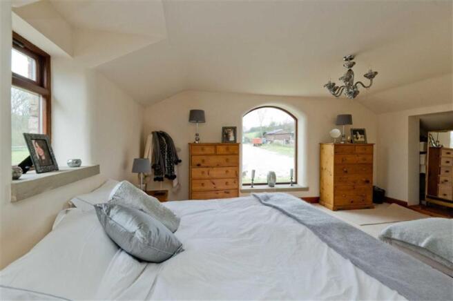 MASTER BEDROOM SUITE