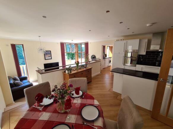 Open-plan livi...