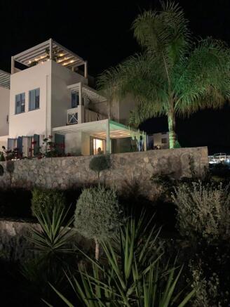  2 Bedroom Blue Townhouse fully furnished with large communal pool Image 2