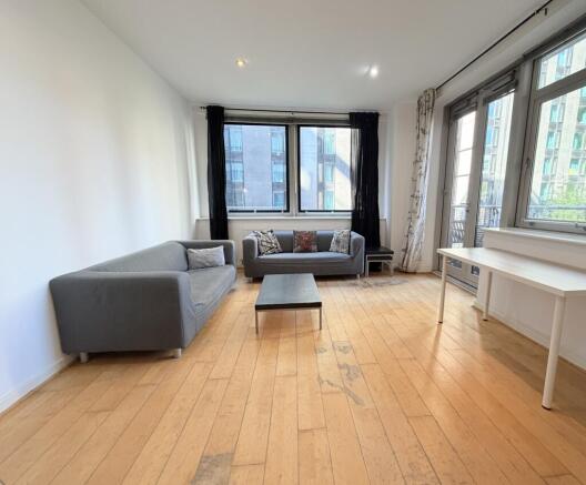 Large apartment available in the Heart of the Cit