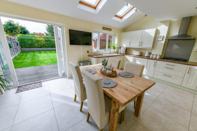Eaton Drive, Timperley photo 3