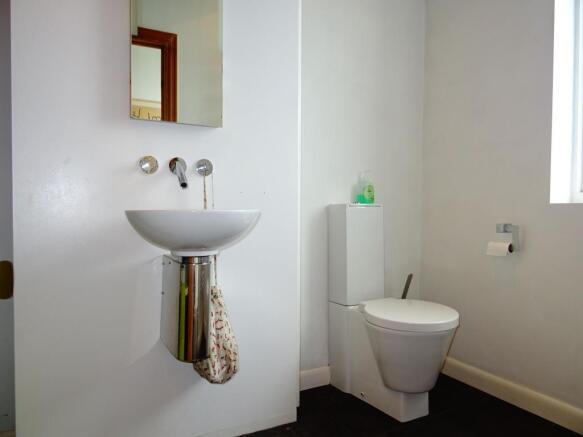 3 bed Apartment to rent Image 12