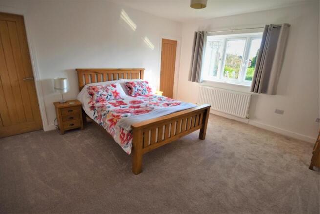 10 Wynnstay Lane Bed 1.JPG