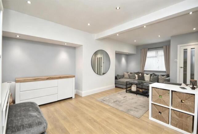 Sitting Room / Dining Room
