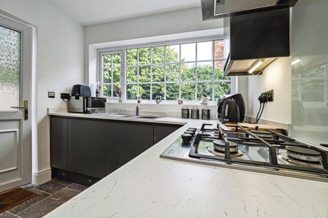 3 bed Semi-Detached for sale Image 4