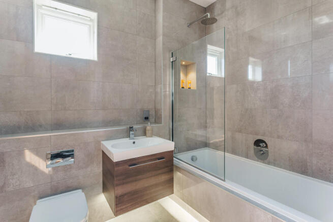 Bathroom 1.jpg