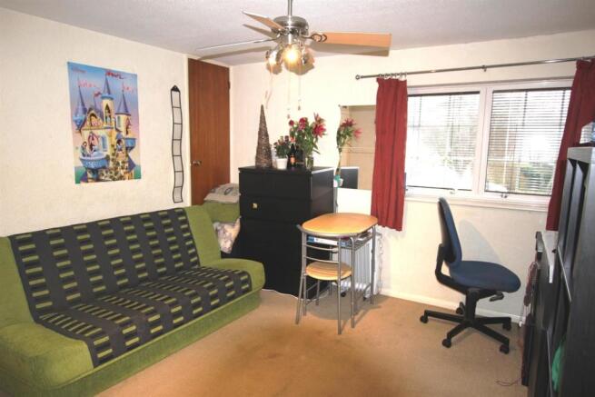 LOUNGE / DINING ROOM