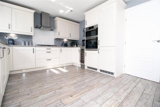 4 bed Detached for sale Image 11