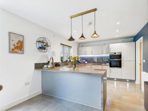 4 bed Detached for sale Image 7