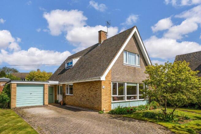 16 Fosseway Drive
