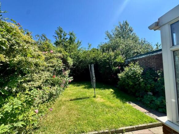 2 bed Semi-Detached Bungalow to rent Image 7