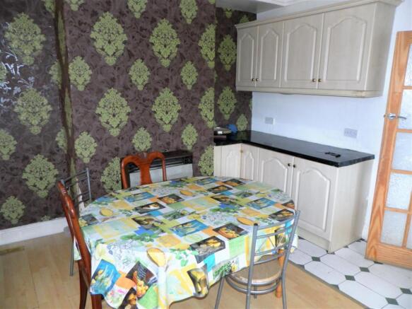 kitchen 2.jpg