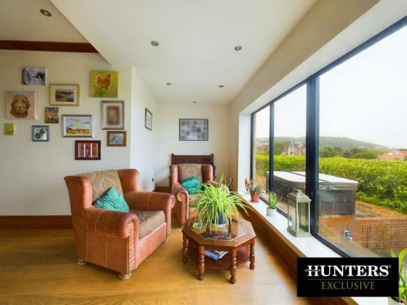 5 bed Detached for sale Image 6
