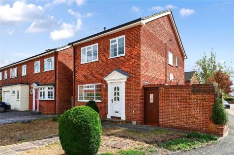 Moorfields Close, Staines, Surrey, TW18