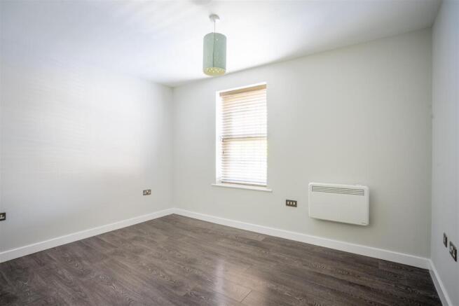 2 bed Apartment to rent Image 9