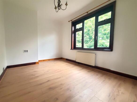 2 bed Terraced to rent Image 5
