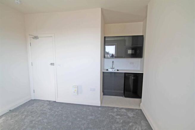 ROOM WITH KITCHEN
