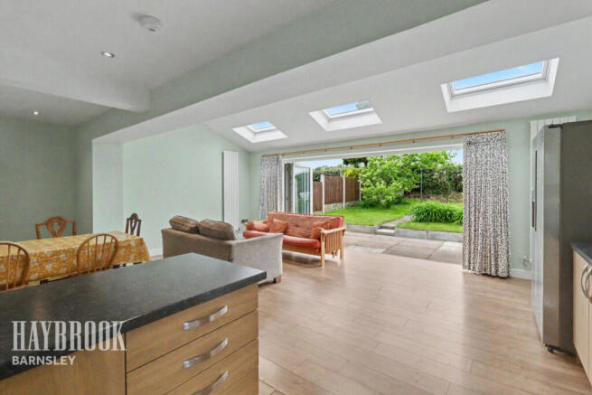 3 bed Semi-Detached for sale Image 7