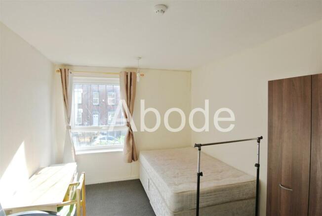6 bed House to rent Image 12