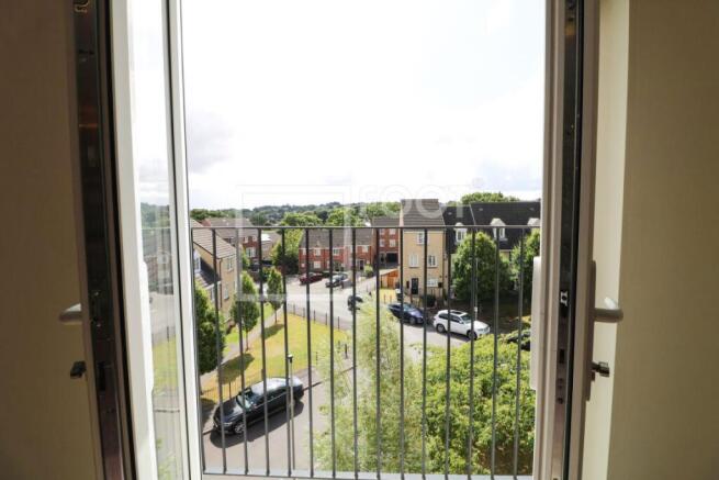 2 bed Apartment to rent Image 5