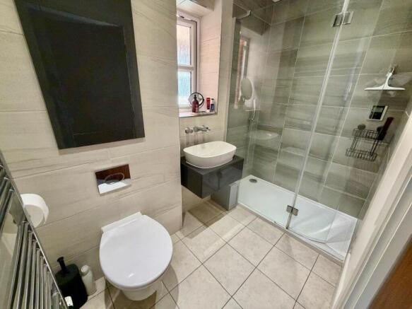 4 bed Detached for sale Image 11