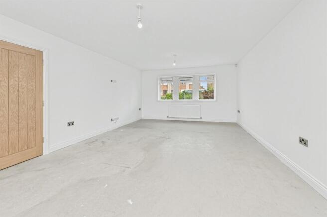 4 bed Detached for sale Image 6