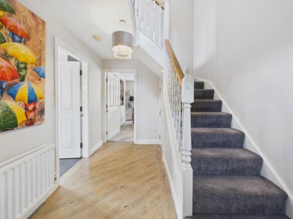 5 bed Detached for sale Image 6