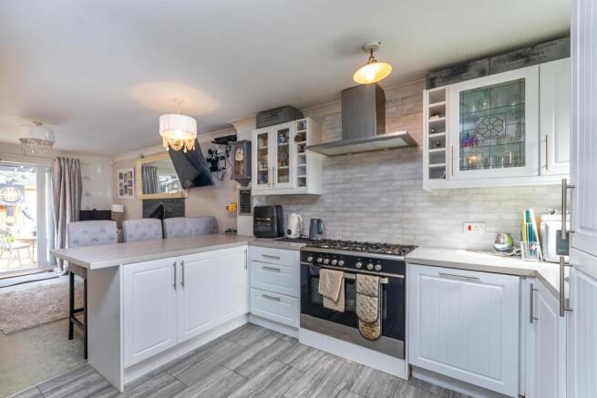 Kitchen / Lounge