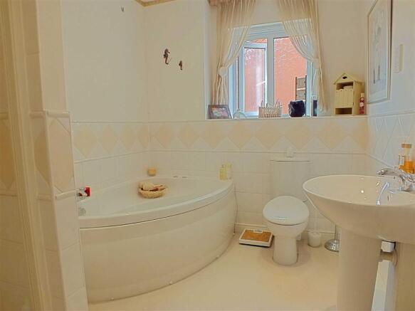 FAMILY BATH/SHOWER R