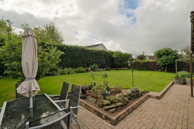 70 Belstane Rd, Carluke ML8 4BG-8.jpg